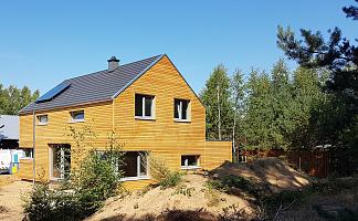 Haus Rückansicht mit Wald im Hintergrund